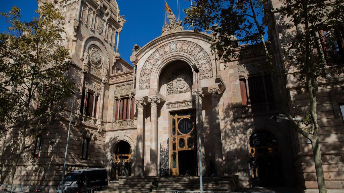 Anulan el B2 de catalán para chóferes del Parlament