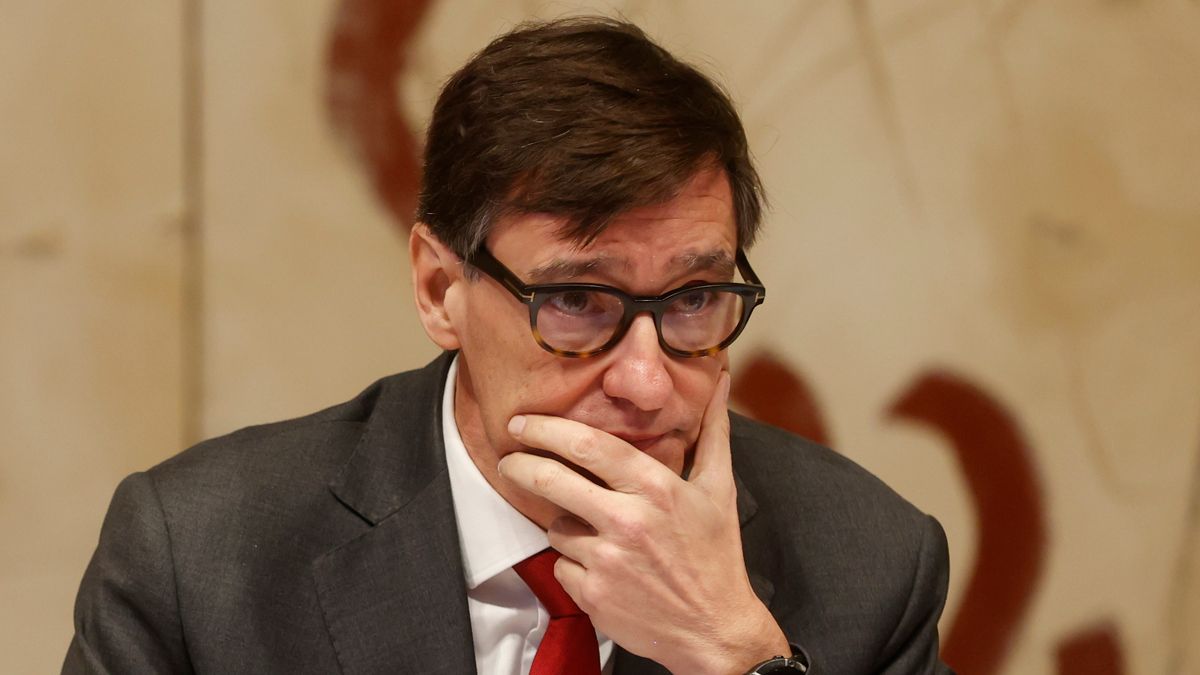 El TSJC tumba el decreto del catalán e Illa lo defiende