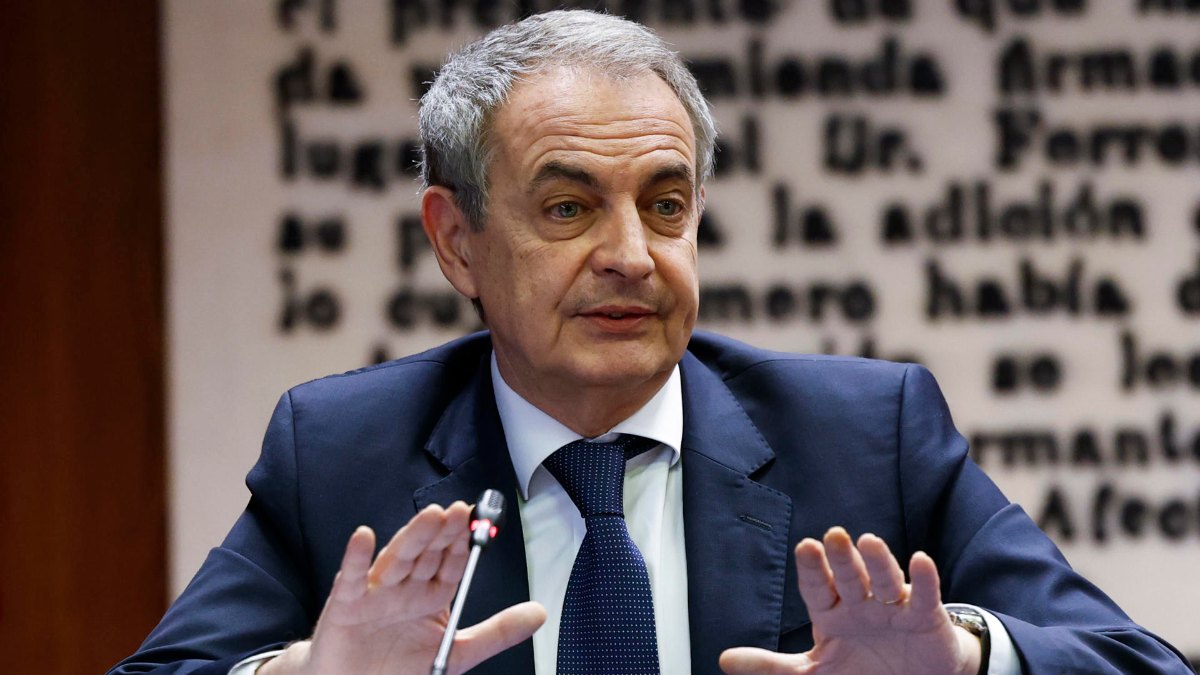 Zapatero admite que colocó a sus hijas en una consultora