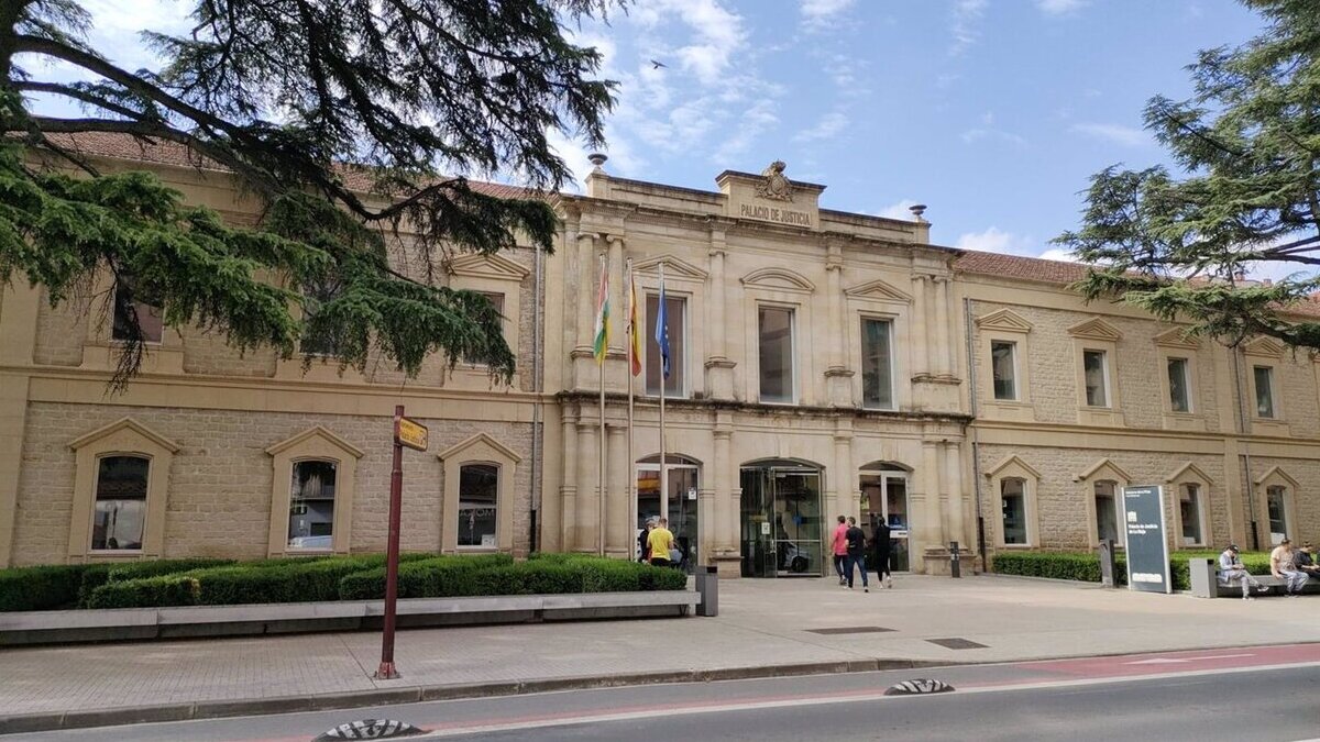 Quince años de cárcel por abusar de su nieto en La Rioja