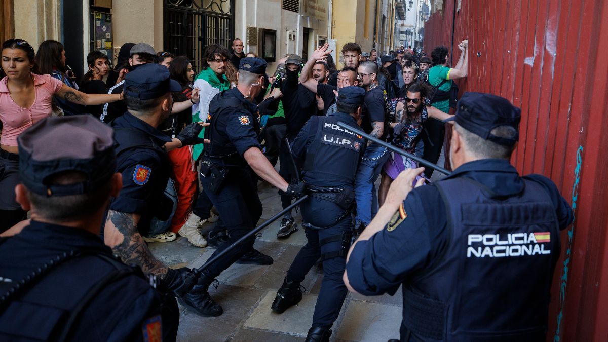 Detenido por agredir a un agente en un acto de Vox en Granada