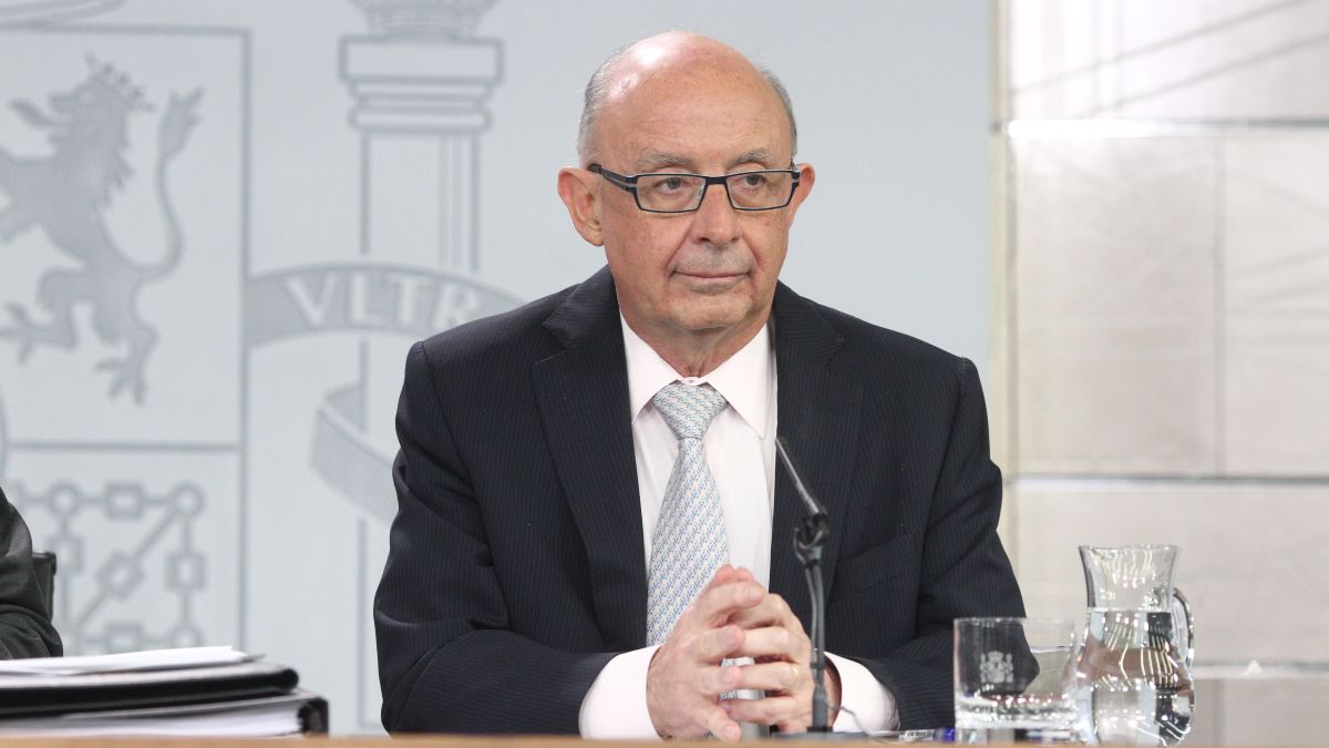 El juez rastrea las cuentas de Montoro por pagos incoherentes