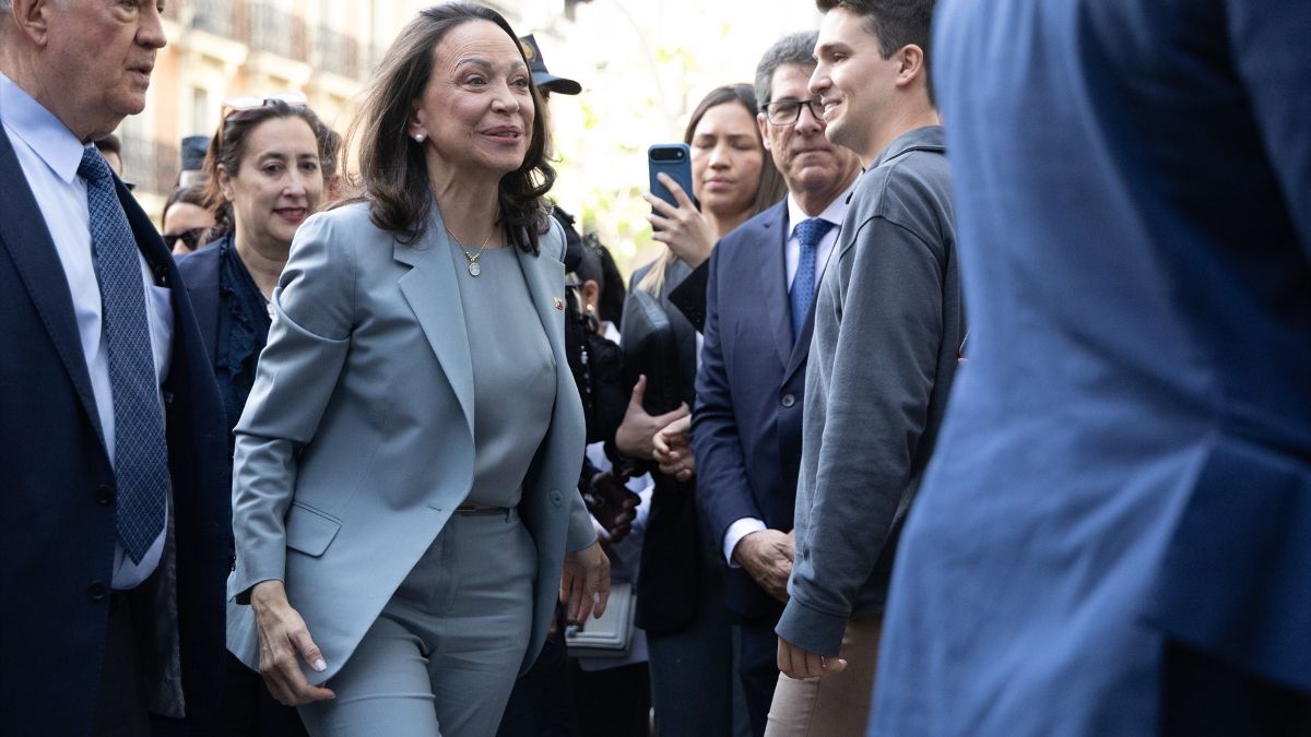 Corina Machado busca apoyo en España contra el régimen