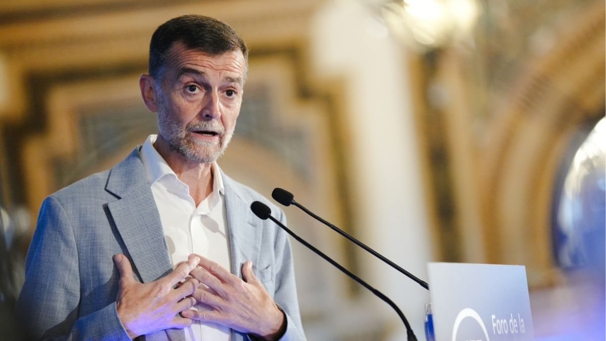 Maíllo critica al PSOE por su falta de firmeza izquierdista