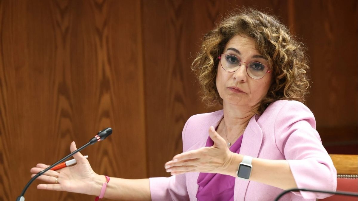 Montero defiende la legalidad de los rescates de la SEPI