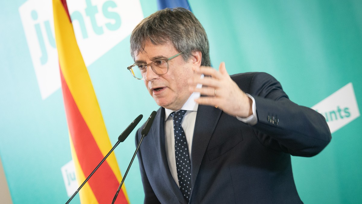 Puigdemont pide una movilización permanente por el catalán