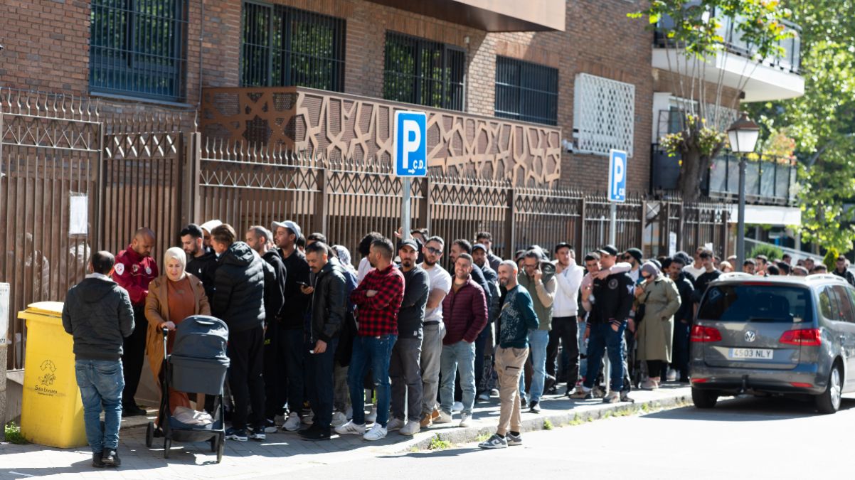13.500 solicitudes para regularizar inmigrantes en un día