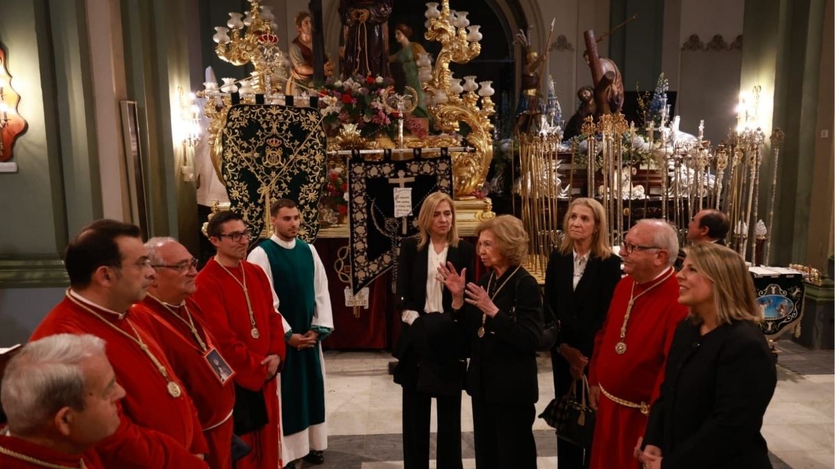 La reina Sofía asiste a los Salzillos en Murcia con sus hijas
