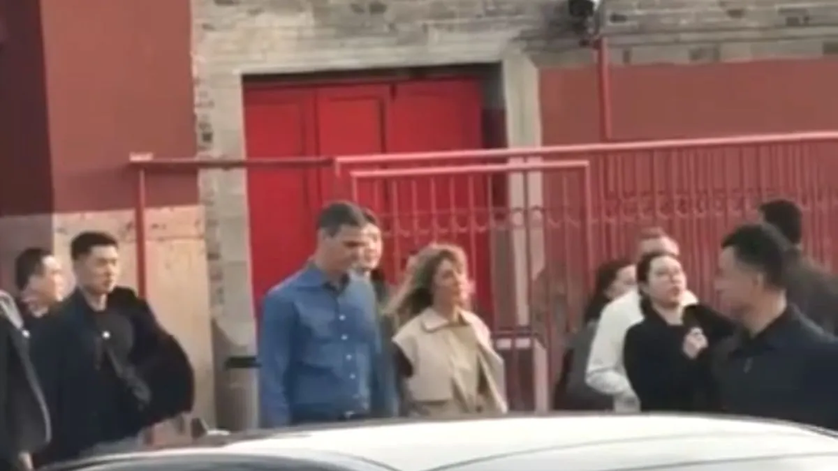 Pedro Sánchez y Begoña Gómez de turismo por Pekín