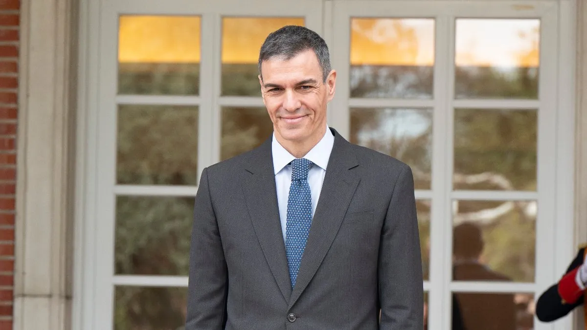 Pedro Sánchez condena cánticos racistas en Cornellá