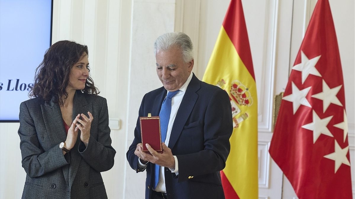 Madrid premia a Vargas Llosa con la Medalla de las Artes