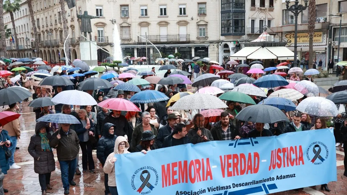 Víctimas de Adamuz claman contra los políticos en el Congreso