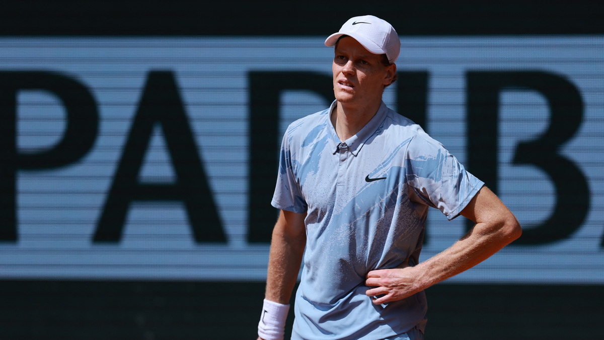 Jannik Sinner cae en Roland Garros por golpe de calor