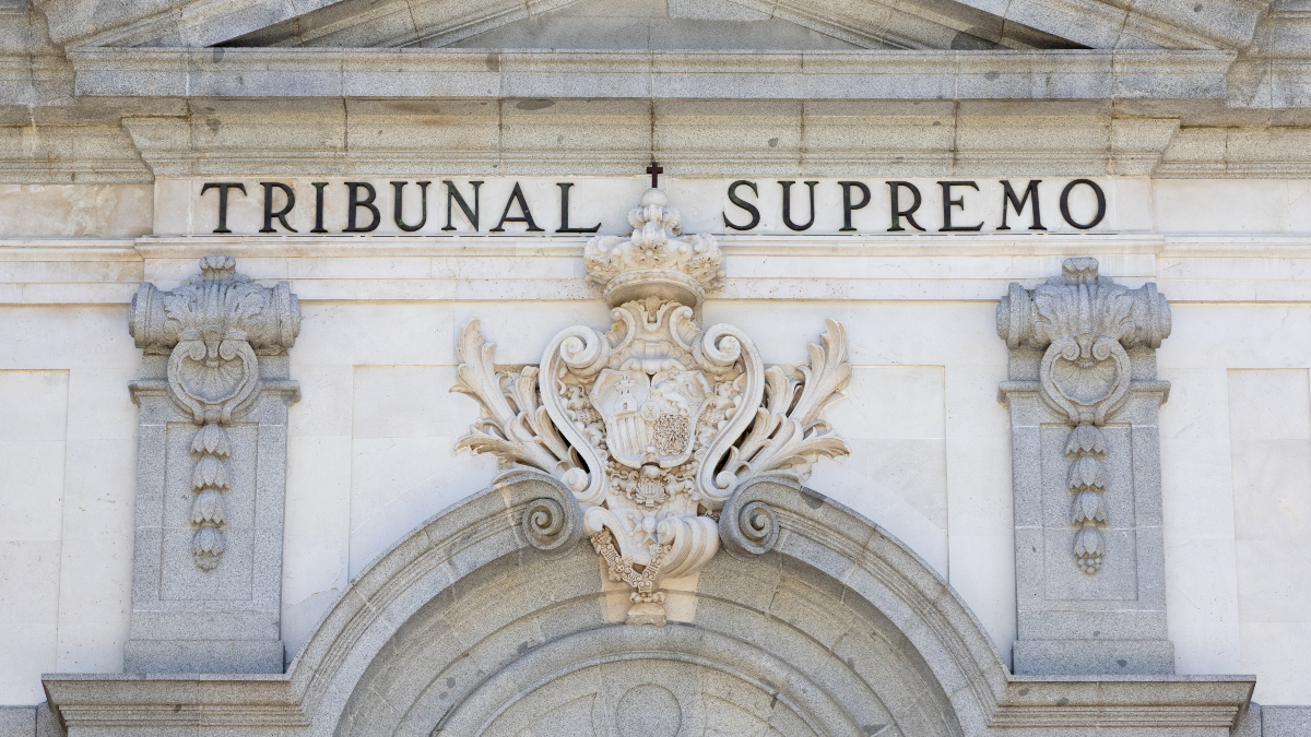 El Supremo estudia frenar la regularización de inmigrantes