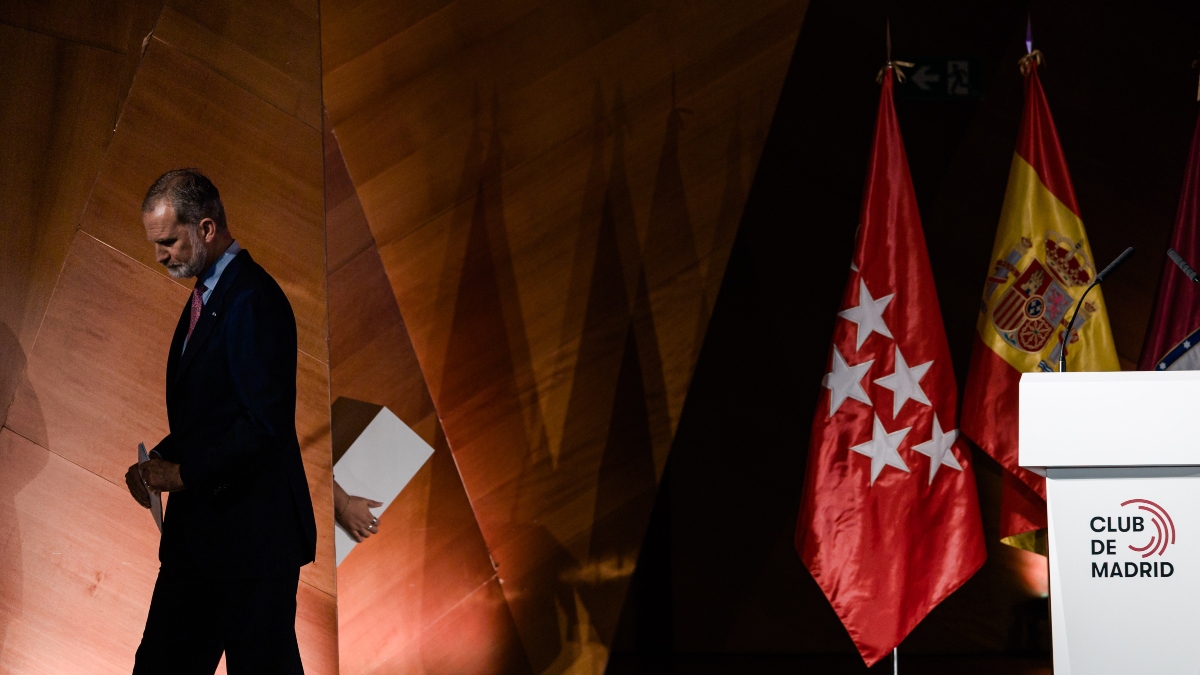 Felipe VI llama a confiar en la democracia y el consenso