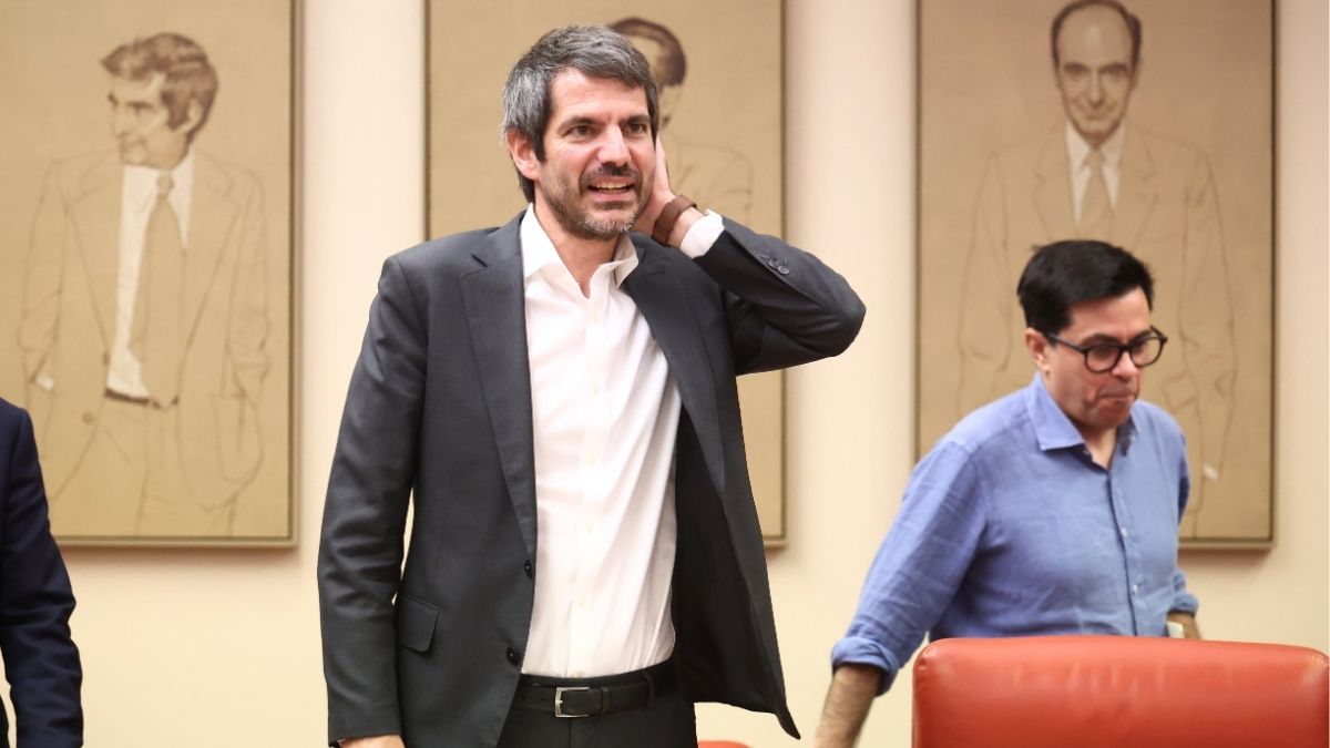 Urtasun condena la corrupción y defiende a sus ministros