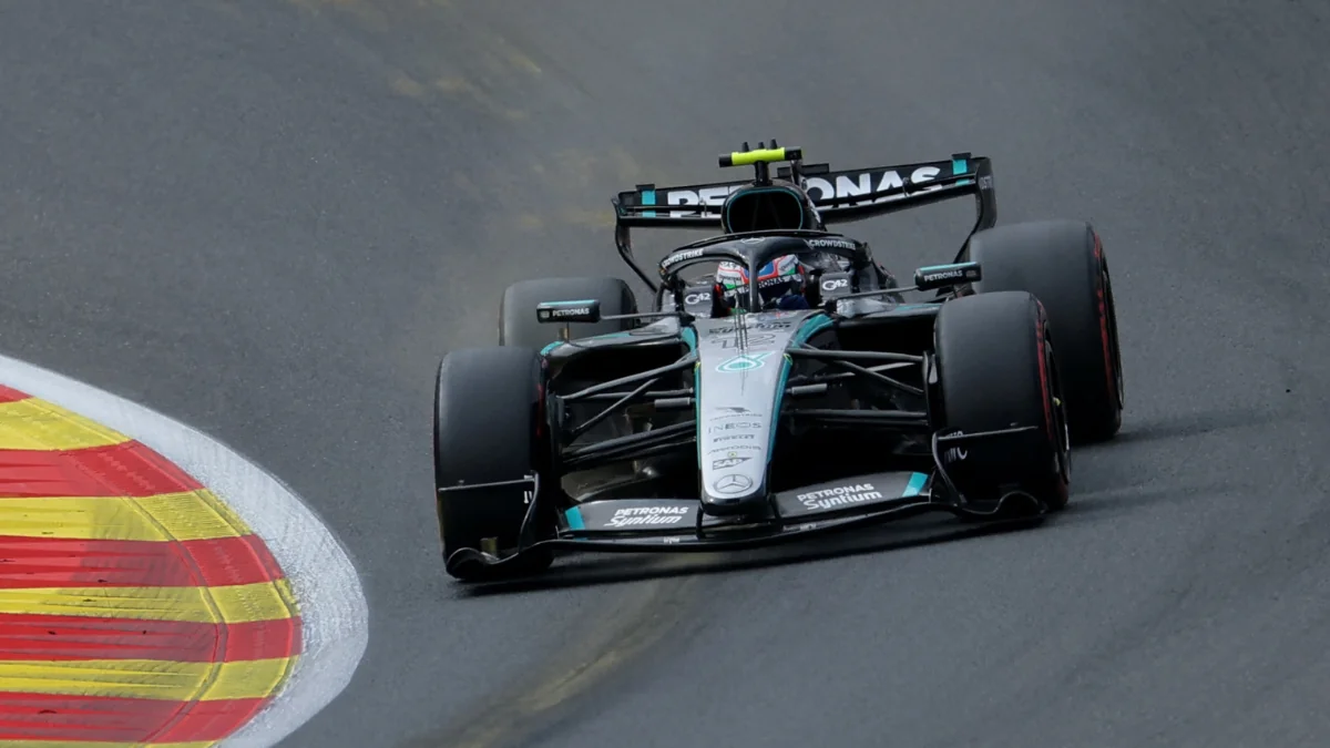 Antonelli supera a Verstappen y logra la pole en Bélgica