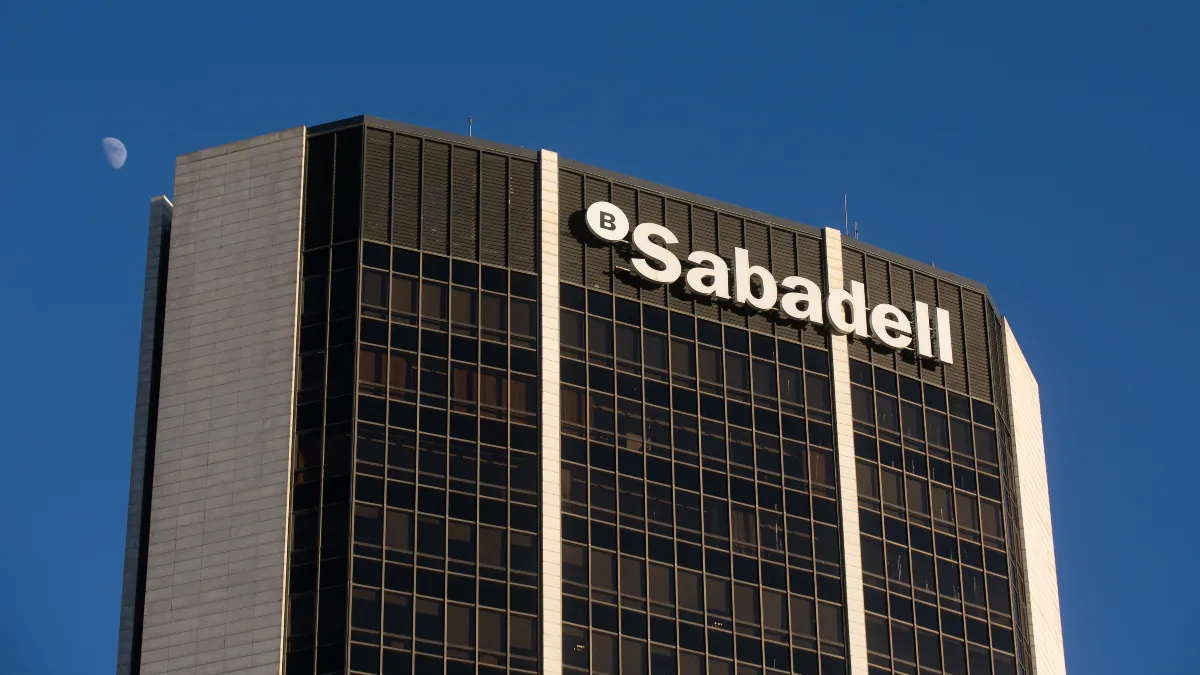 David Martínez reduce a la mitad su peso en Banco Sabadell