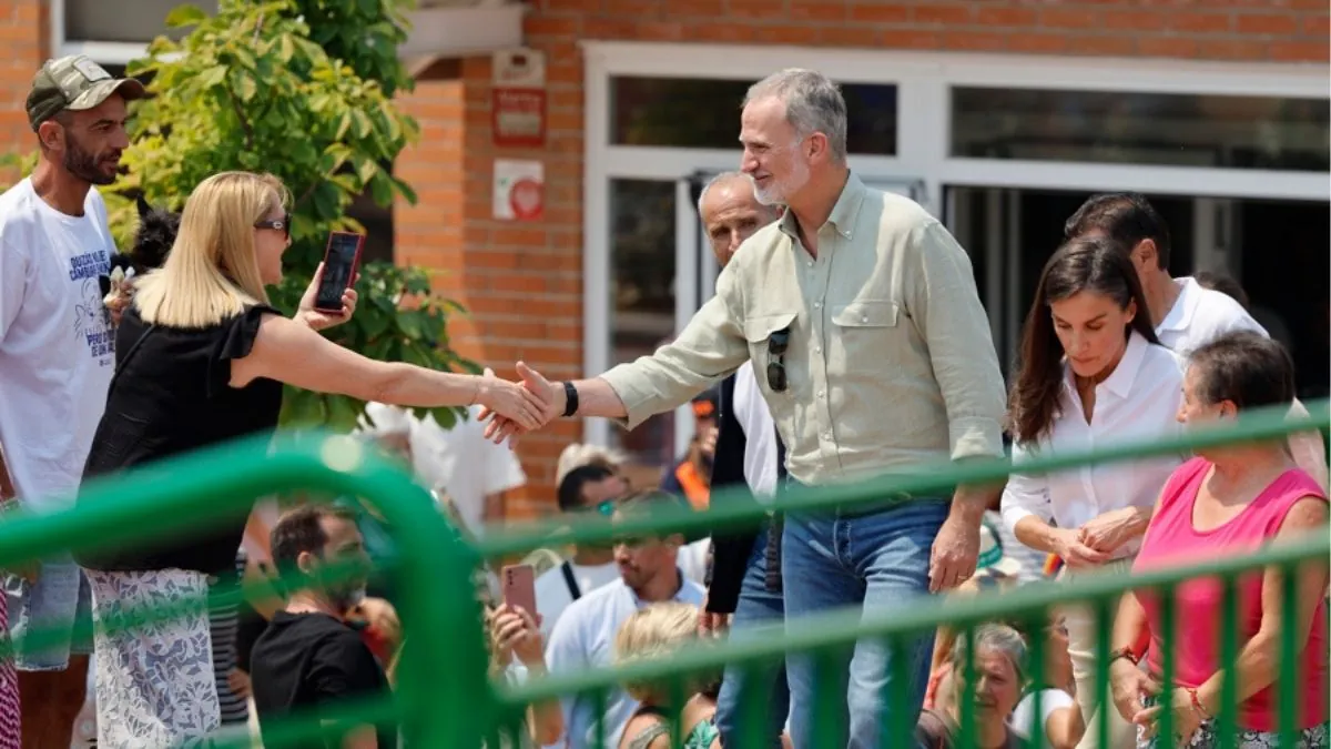 Felipe VI alaba la coordinación ejemplar ante los incendios