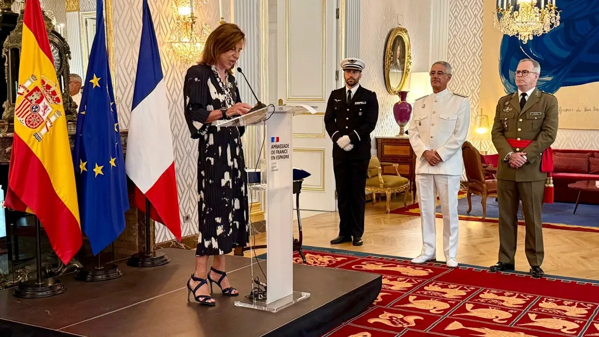 Francia condecora a mandos de la Armada y Tierra de España