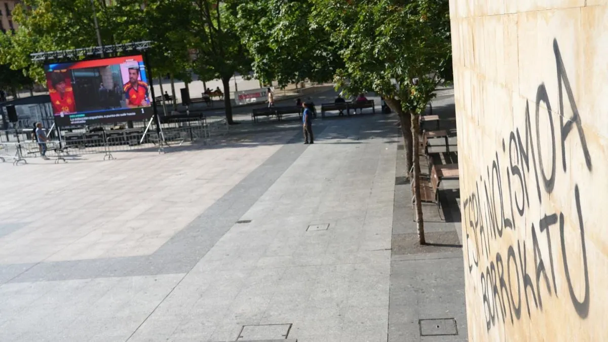 Pintadas contra España en Eibar y Bilbao ante la final