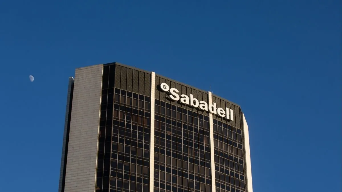 El Sabadell gana 971 millones y lanza recompra de acciones