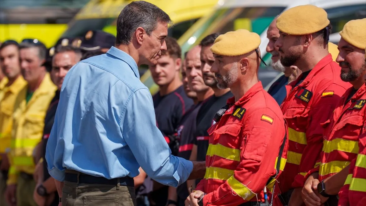 Sánchez pide un pacto climático tras el incendio de Almería