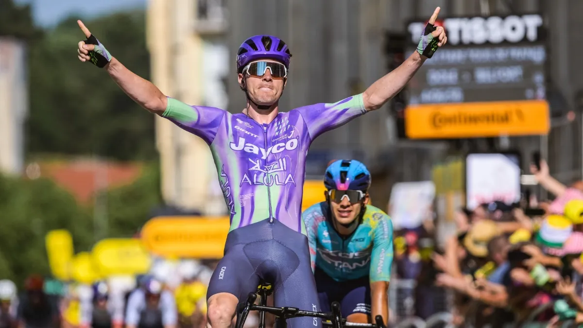 Schmid gana etapa 13 del Tour y Pidcock acecha el podio