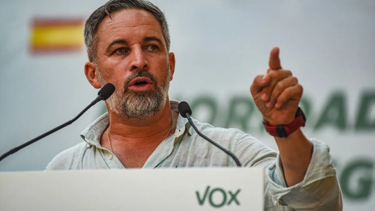 Abascal critica a Zapatero por regalos de Mohamed VI