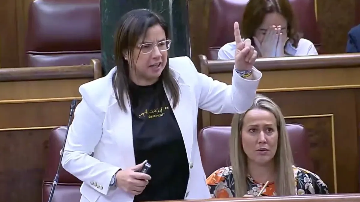 Armengol expulsa a Ana Vázquez por llevar gas pimienta