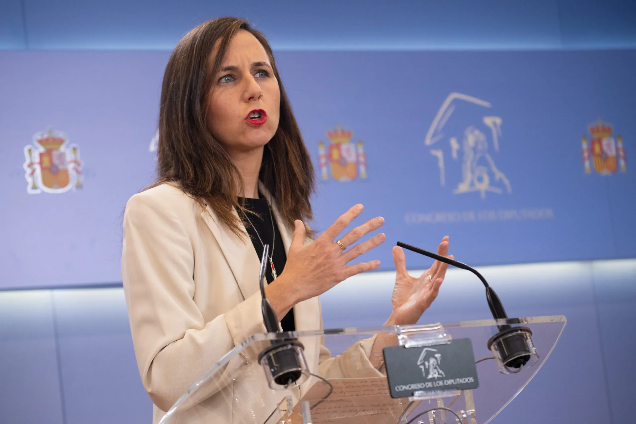 Belarra critica a Ayuso por atacar el voto por correo