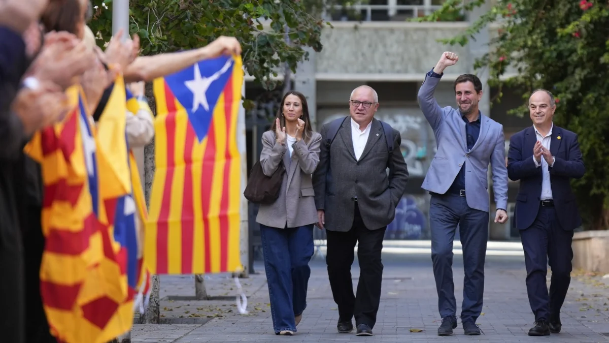 Junts recibe a Toni Comín y Lluís Puig tras su regreso