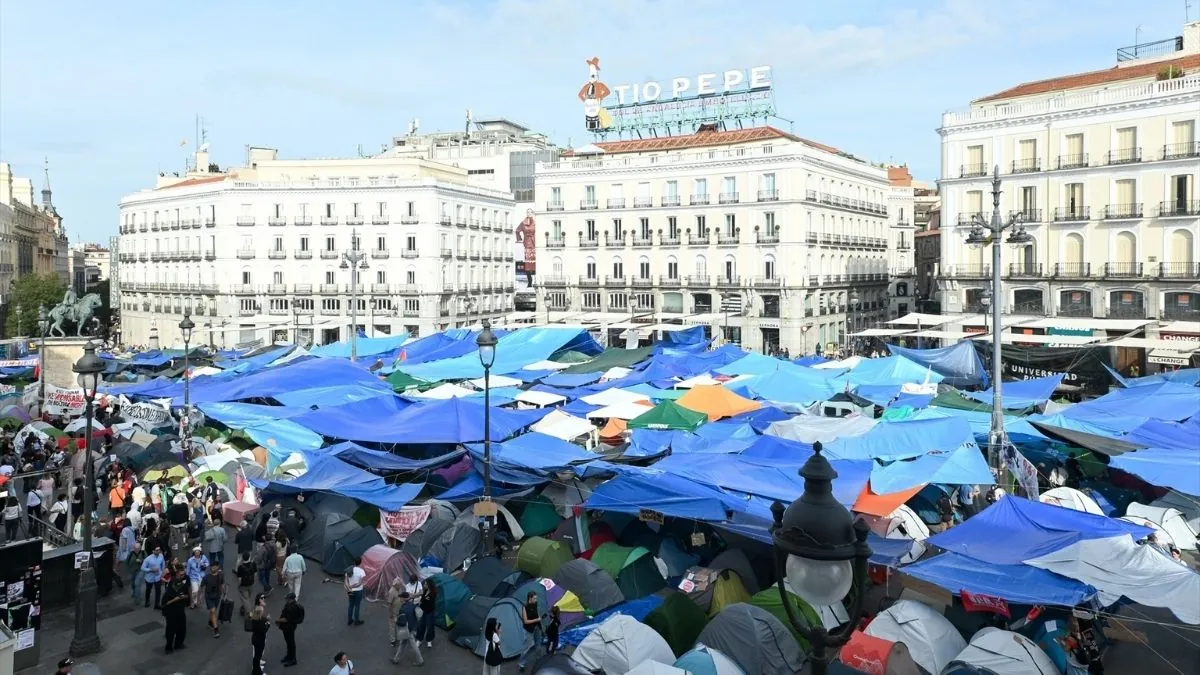 La Justicia mantiene la acampada de Sol frente a Ayuso
