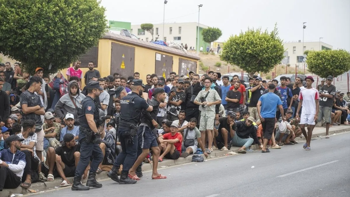 Marruecos repatria a 327 menores de Ceuta con sus padres